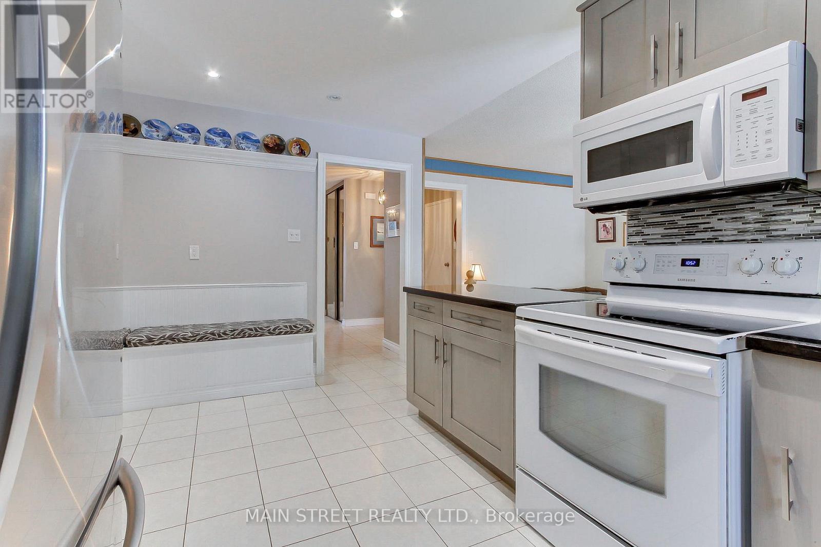 62 Eastman Crescent, Newmarket, Ontario  L3Y 5S1 - Photo 8 - N12811494