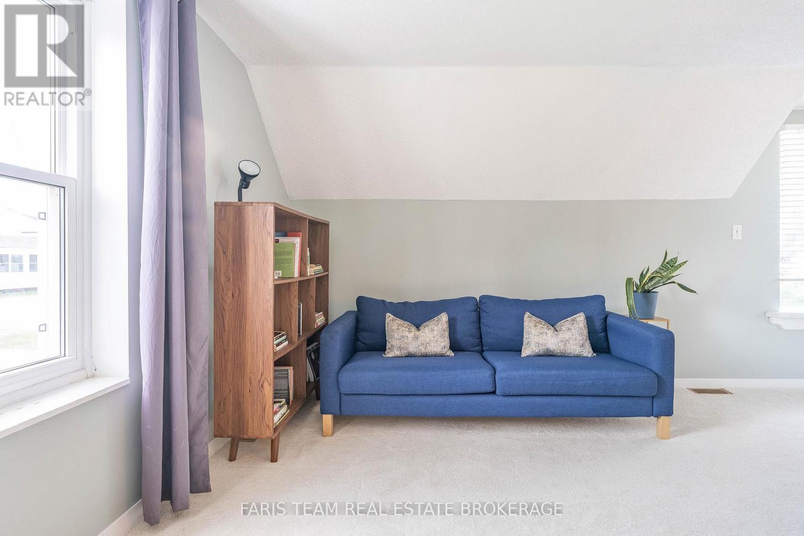 139 Veterans Lane, Tay, Ontario  L0K 2A0 - Photo 16 - S12811488