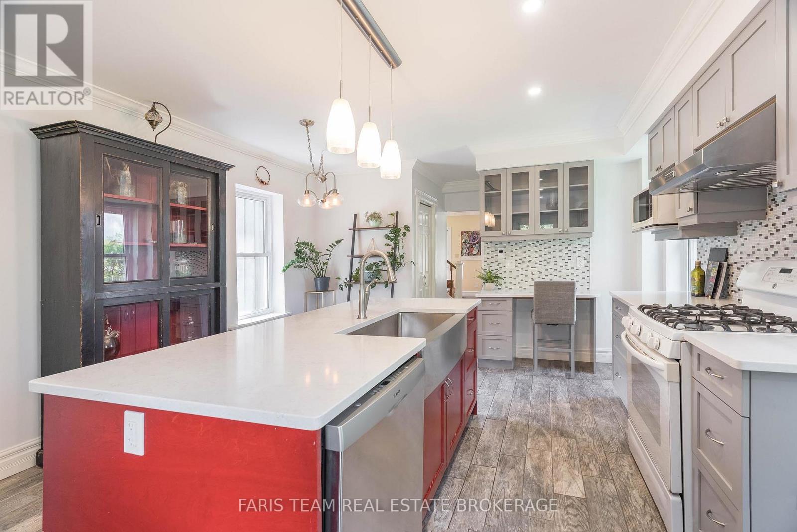 139 Veterans Lane, Tay, Ontario  L0K 2A0 - Photo 9 - S12811488