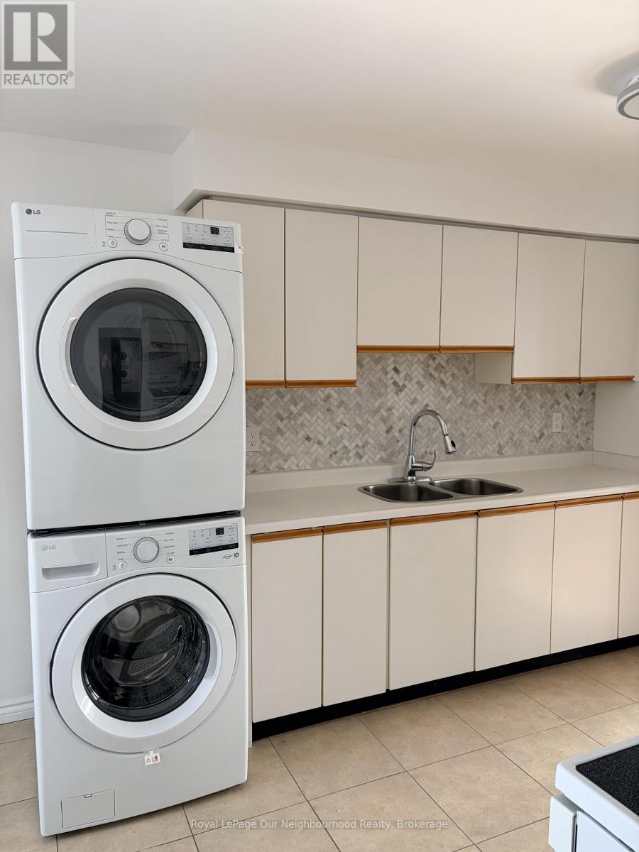 A - 31 Bingham Street, Richmond Hill, Ontario  L4C 8Y7 - Photo 11 - N12788246