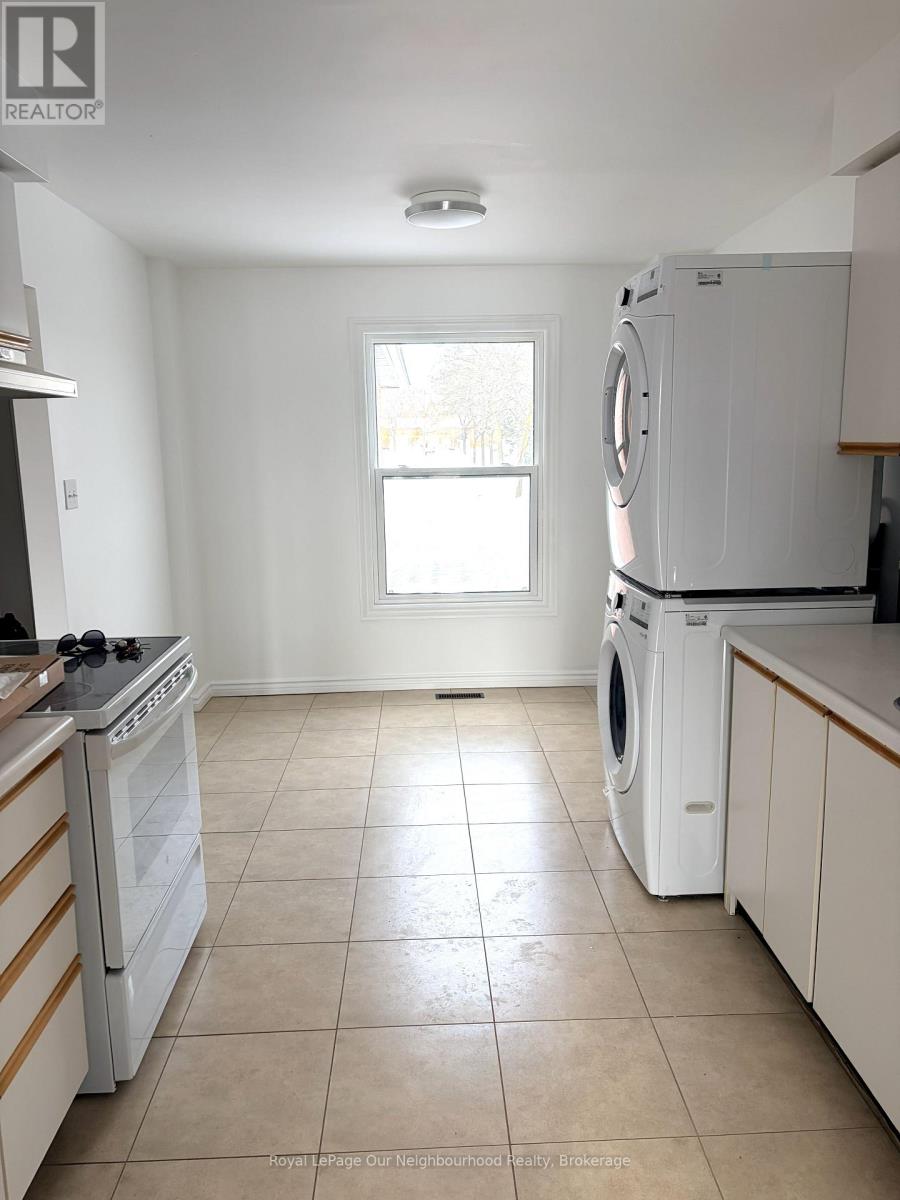 A - 31 Bingham Street, Richmond Hill, Ontario  L4C 8Y7 - Photo 9 - N12788246