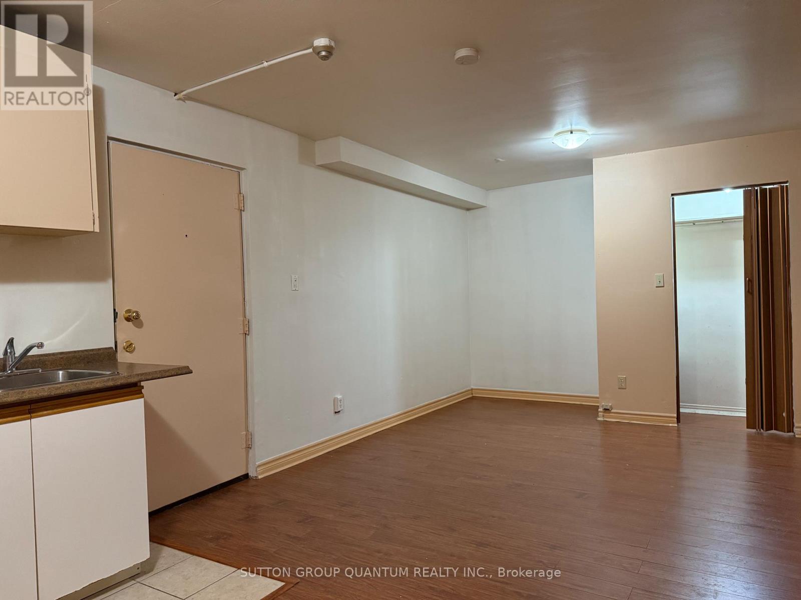 5 - 25a Milton Street, Toronto, Ontario  M8Y 2X7 - Photo 7 - W12558832