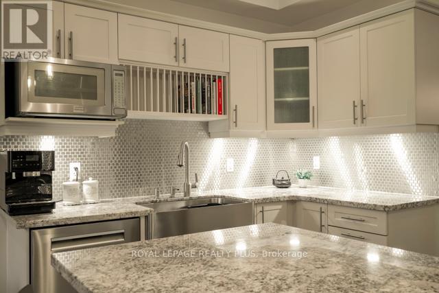 142 Rebecca Street, Oakville, Ontario  L6K 1J5 - Photo 9 - W12679706