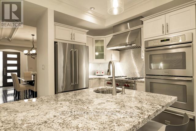 142 Rebecca Street, Oakville, Ontario  L6K 1J5 - Photo 8 - W12679706