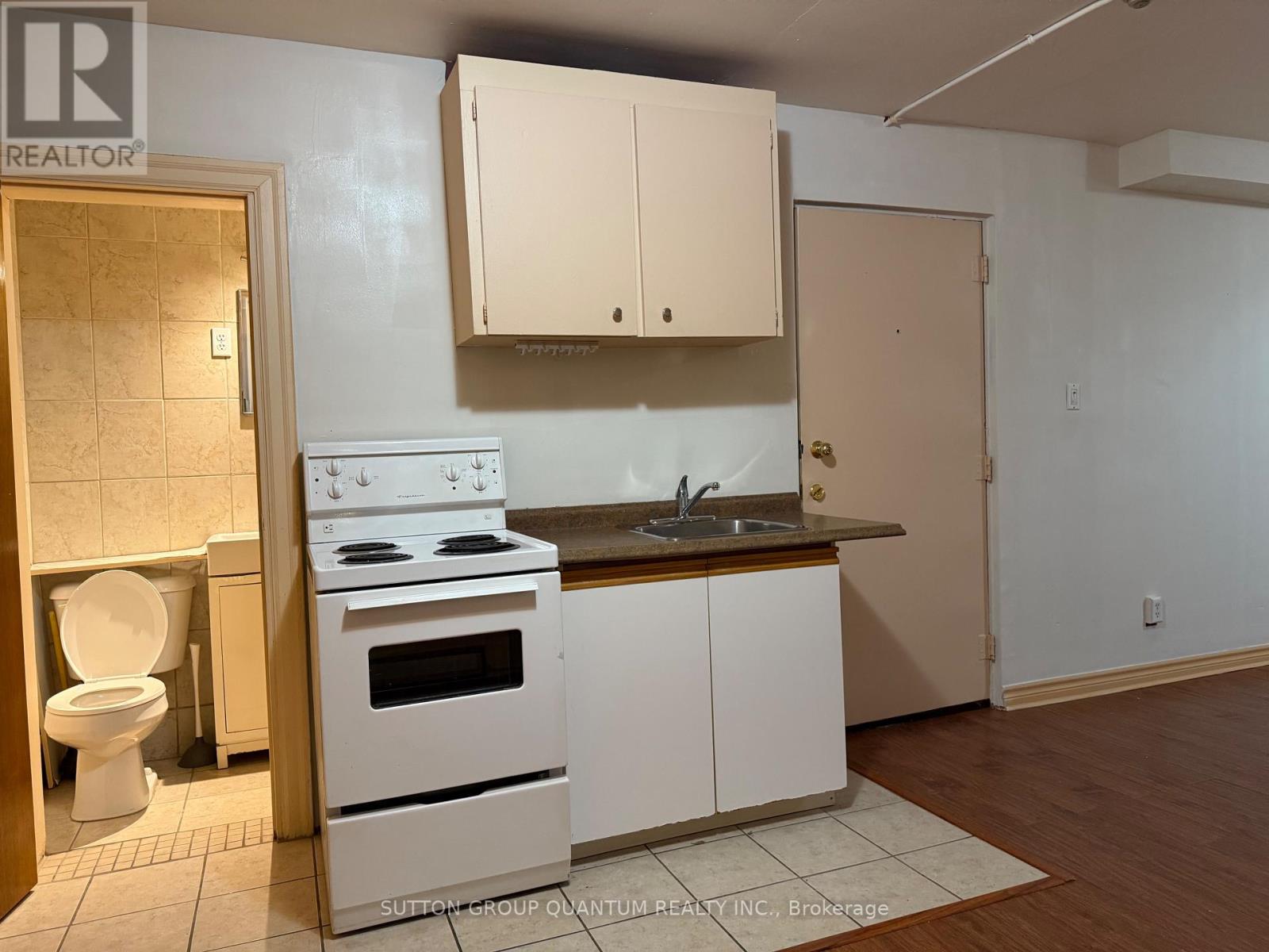 5 - 25a Milton Street, Toronto, Ontario  M8Y 2X7 - Photo 8 - W12558832