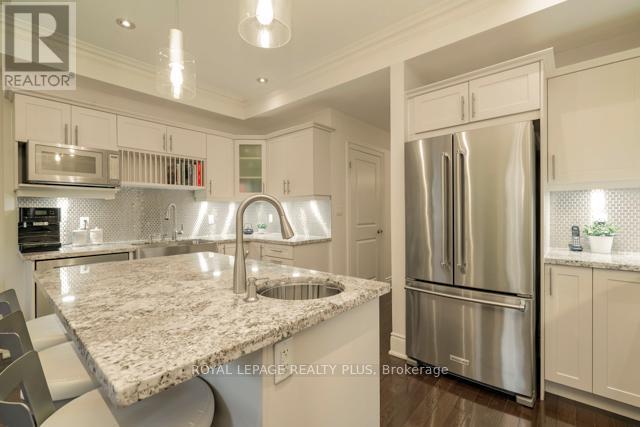 142 Rebecca Street, Oakville, Ontario  L6K 1J5 - Photo 5 - W12679706