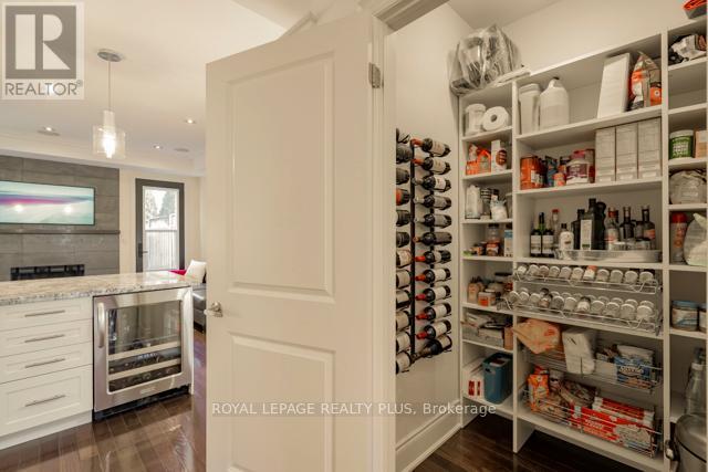 142 Rebecca Street, Oakville, Ontario  L6K 1J5 - Photo 10 - W12679706