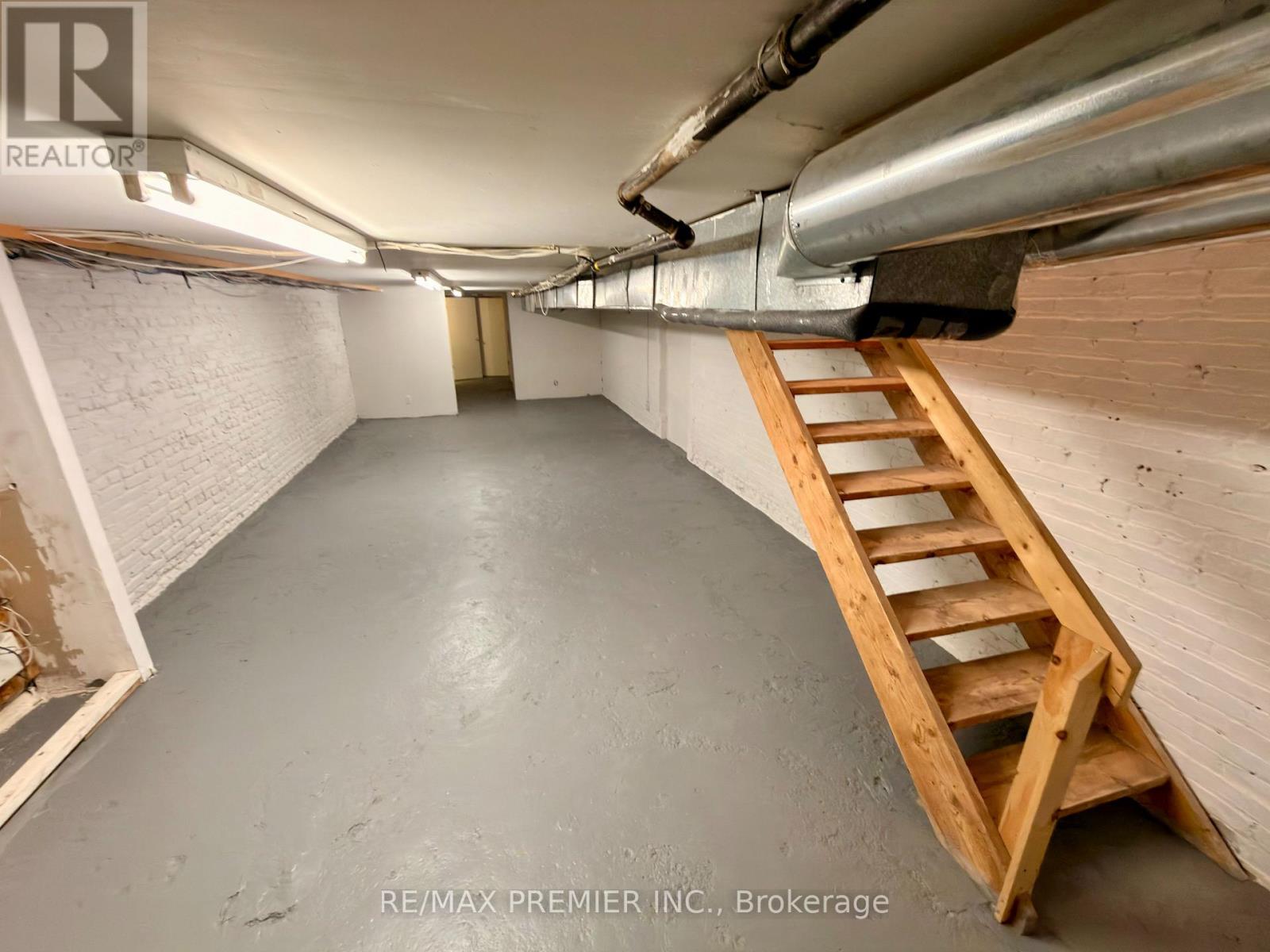 Main Floor - 459 Rocesvalles Avenue, Toronto, Ontario  M6R 2N4 - Photo 11 - W12811174