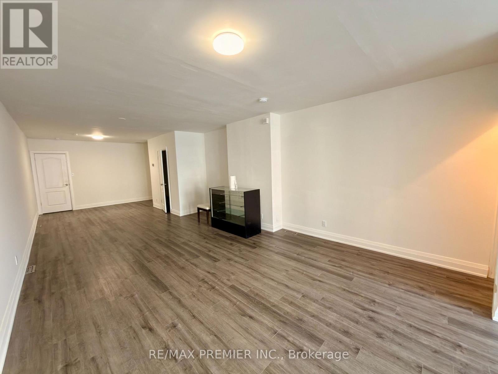 Main Floor - 459 Rocesvalles Avenue, Toronto, Ontario  M6R 2N4 - Photo 8 - W12811174