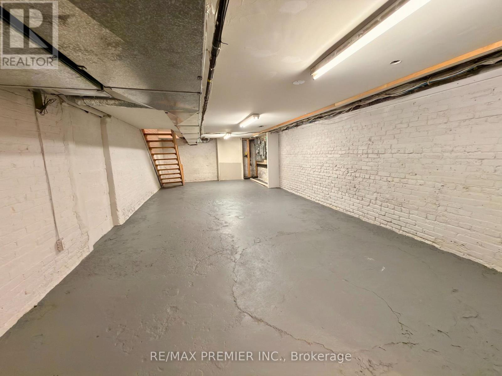 Main Floor - 459 Rocesvalles Avenue, Toronto, Ontario  M6R 2N4 - Photo 13 - W12811174