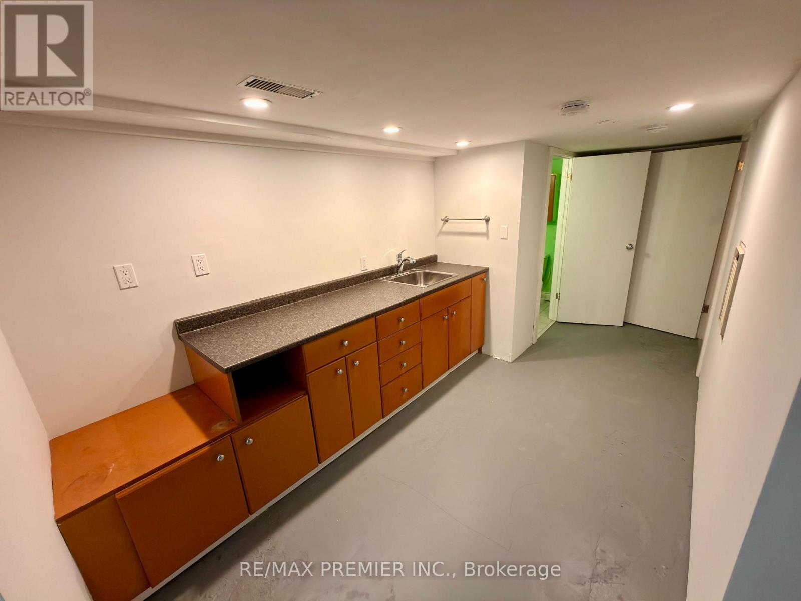 Main Floor - 459 Rocesvalles Avenue, Toronto, Ontario  M6R 2N4 - Photo 14 - W12811174