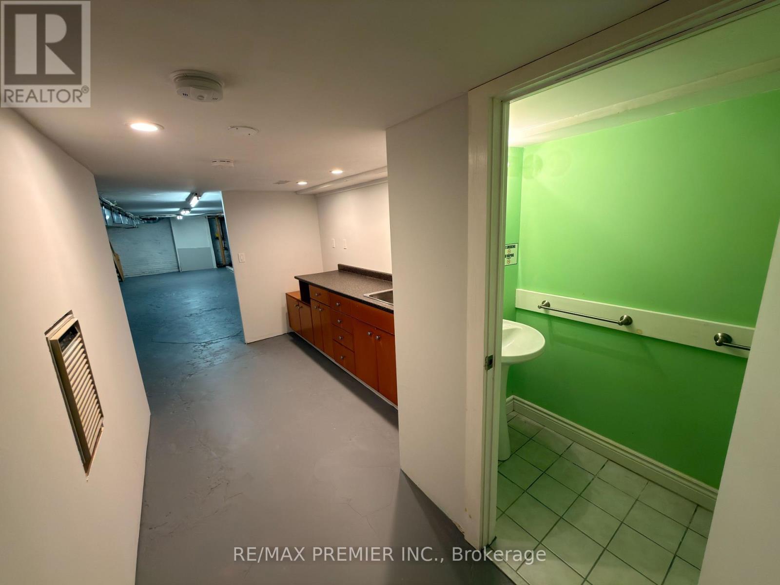 Main Floor - 459 Rocesvalles Avenue, Toronto, Ontario  M6R 2N4 - Photo 16 - W12811174