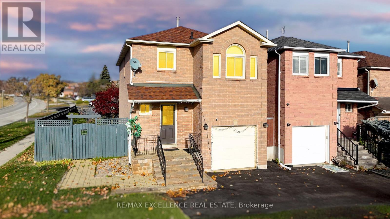 2761 HUNTINGDON TRAIL, Oakville, Ontario