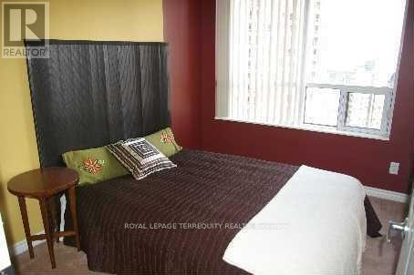 1926 - 3888 Duke Of York Boulevard, Mississauga, Ontario  L5B 4P5 - Photo 4 - W12811382