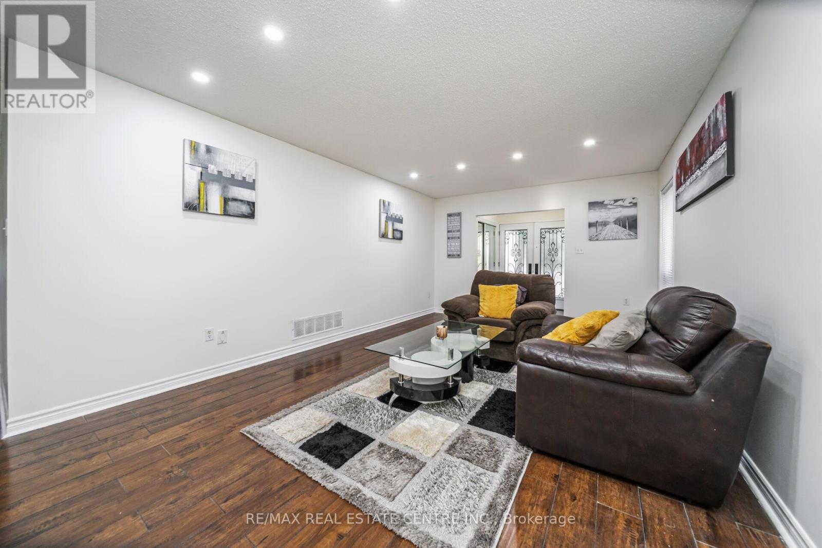 30 Florence Drive, Brampton, Ontario  L7A 2M2 - Photo 12 - W12811404