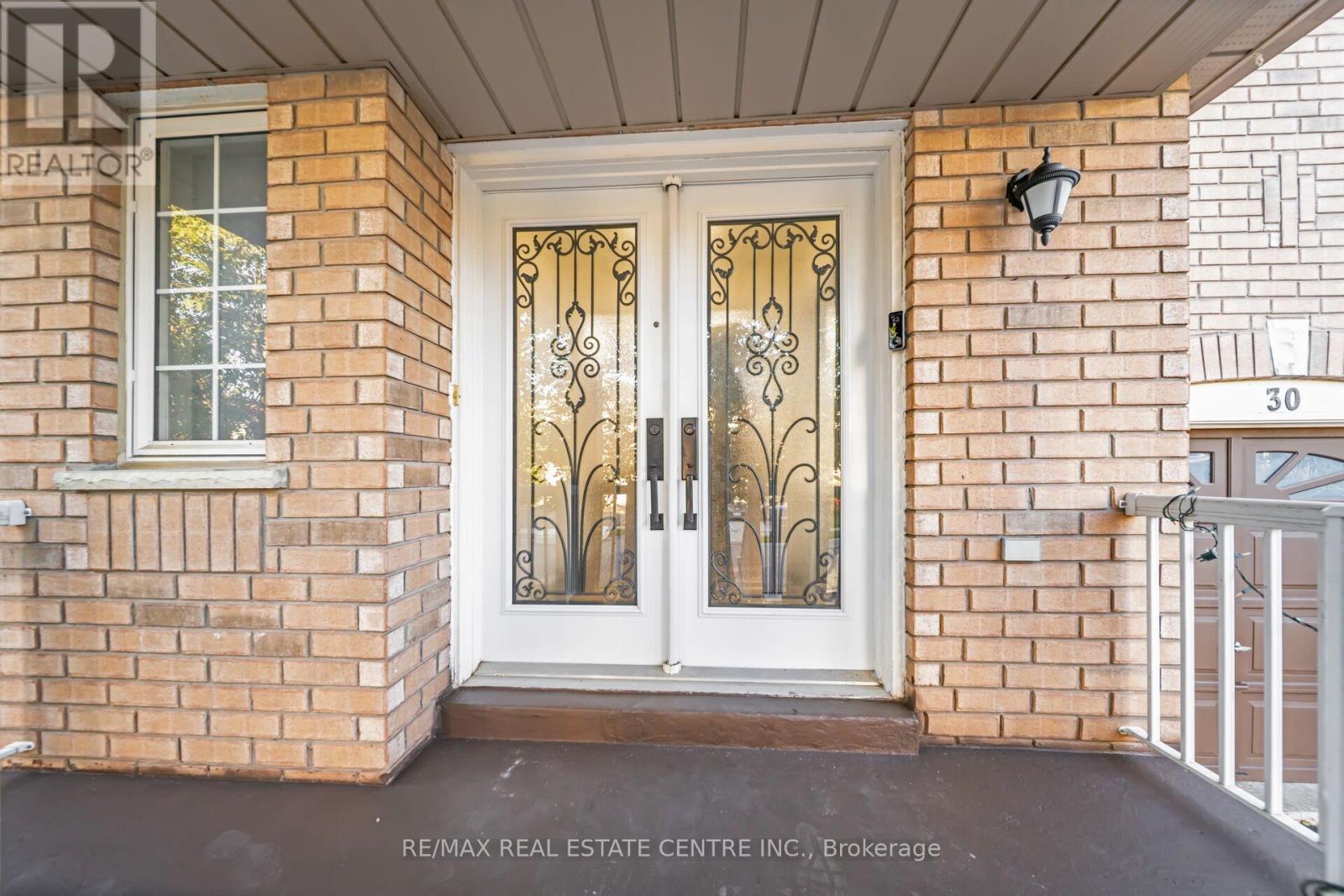 30 Florence Drive, Brampton, Ontario  L7A 2M2 - Photo 6 - W12811404