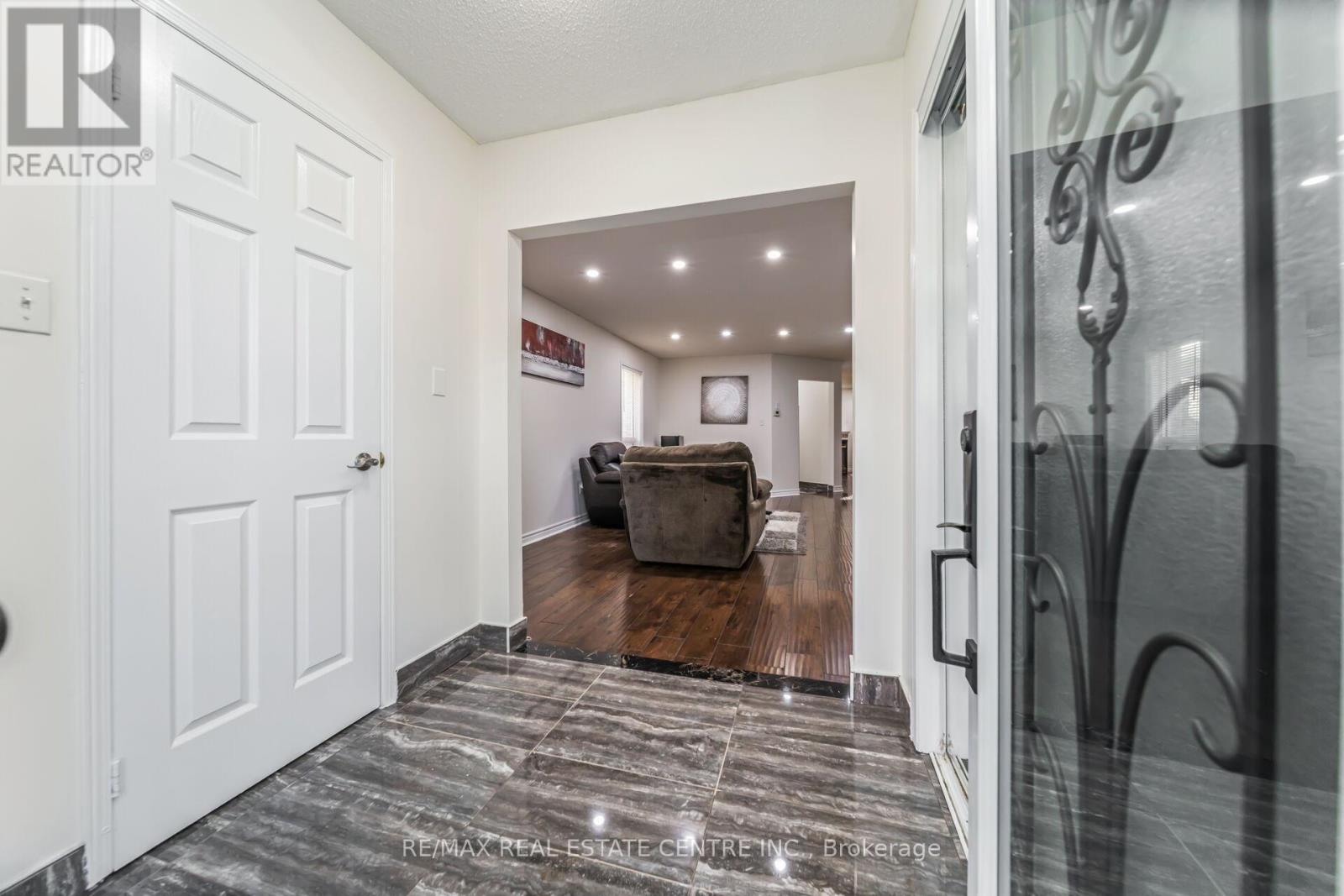 30 Florence Drive, Brampton, Ontario  L7A 2M2 - Photo 7 - W12811404