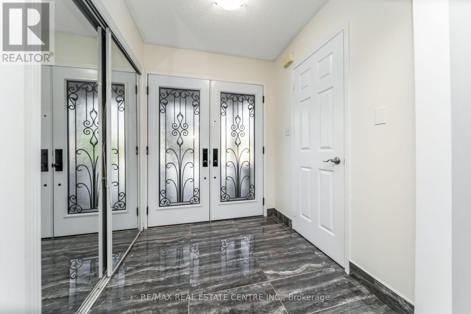 30 Florence Drive, Brampton, Ontario  L7A 2M2 - Photo 8 - W12811404