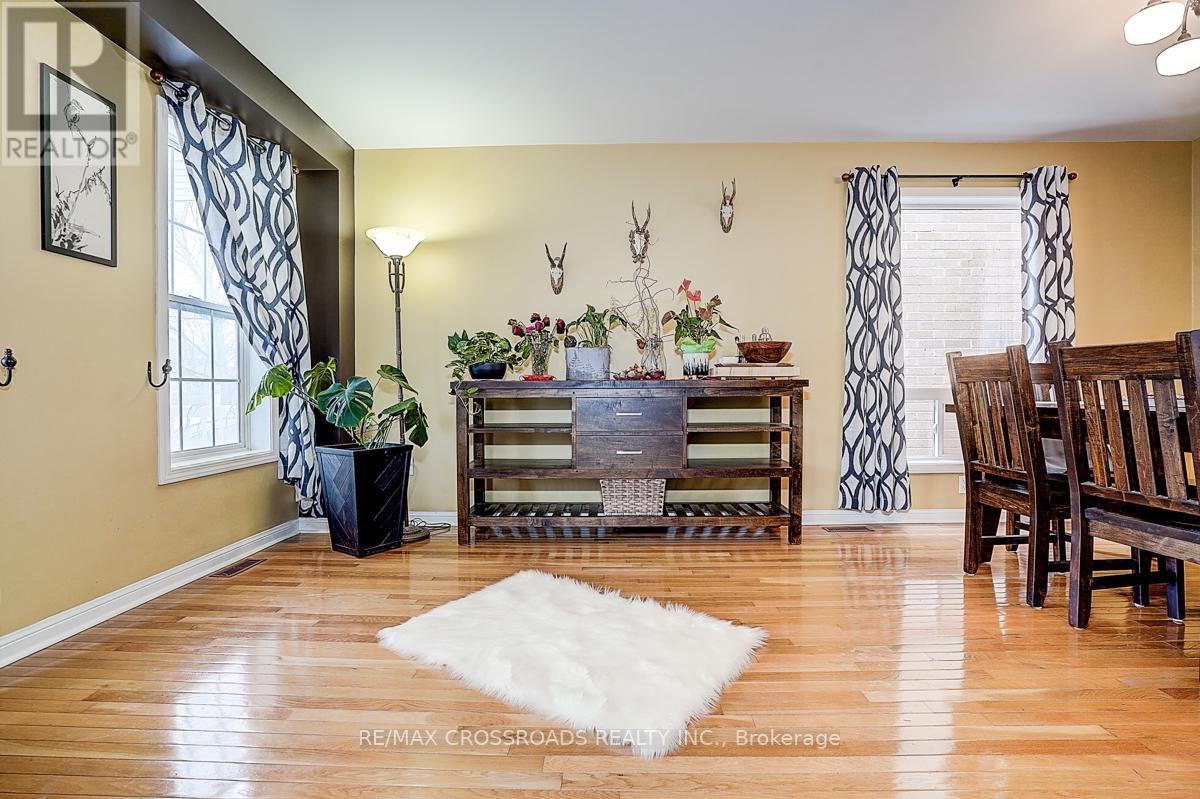 597 Caverhill Crescent, Milton, Ontario  L9T 5K1 - Photo 6 - W12811442