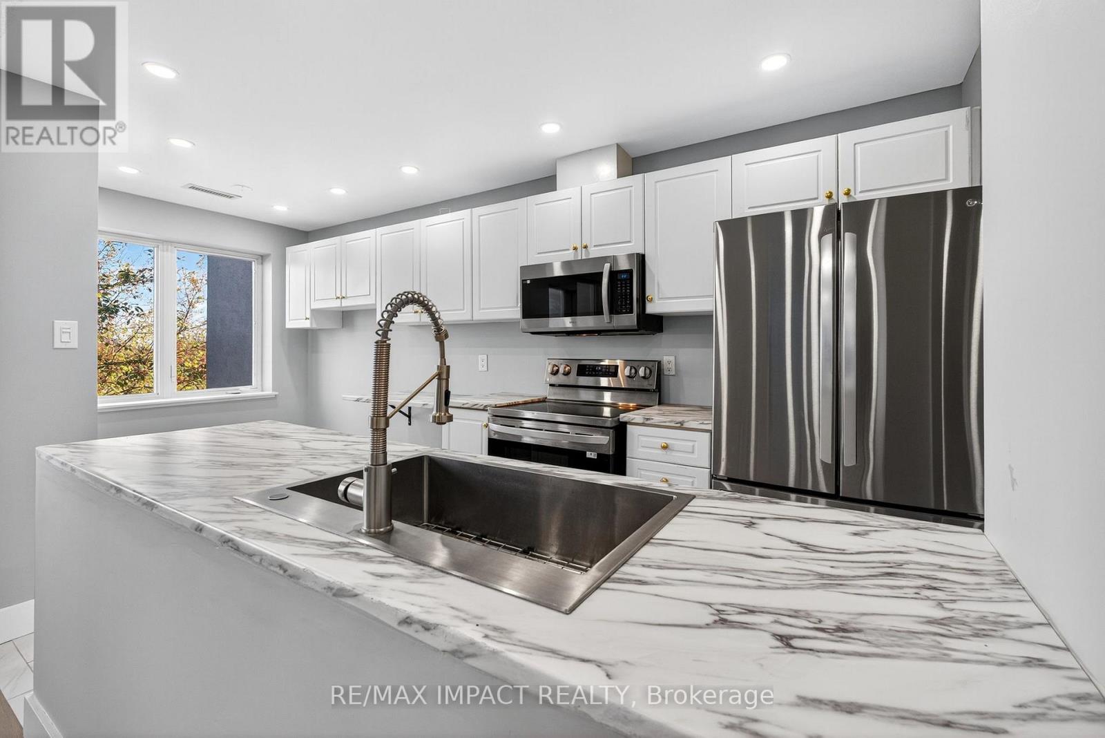 204 - 10 Dayspring Circle, Brampton, Ontario  L6P 1B9 - Photo 12 - W12811518