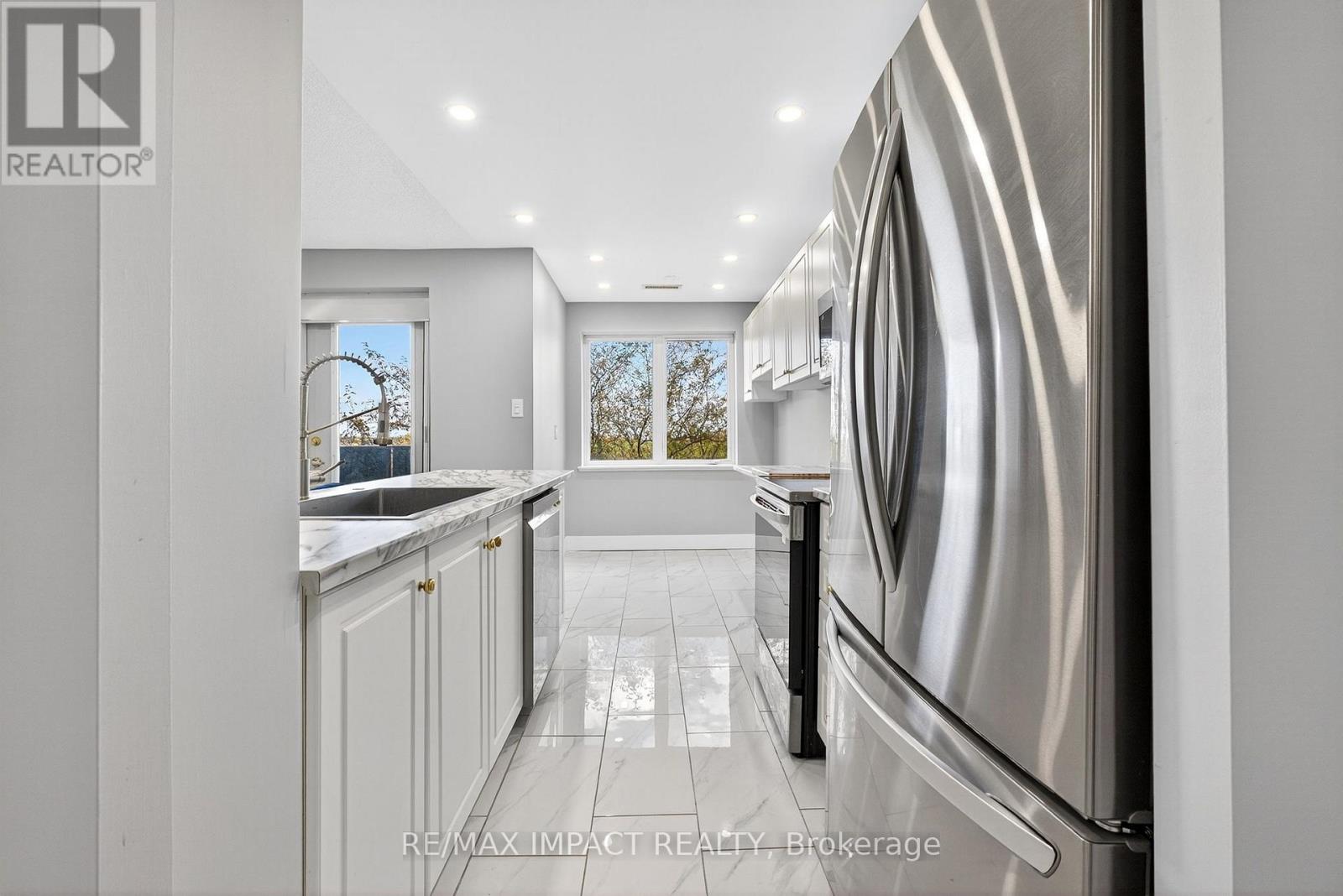 204 - 10 Dayspring Circle, Brampton, Ontario  L6P 1B9 - Photo 13 - W12811518