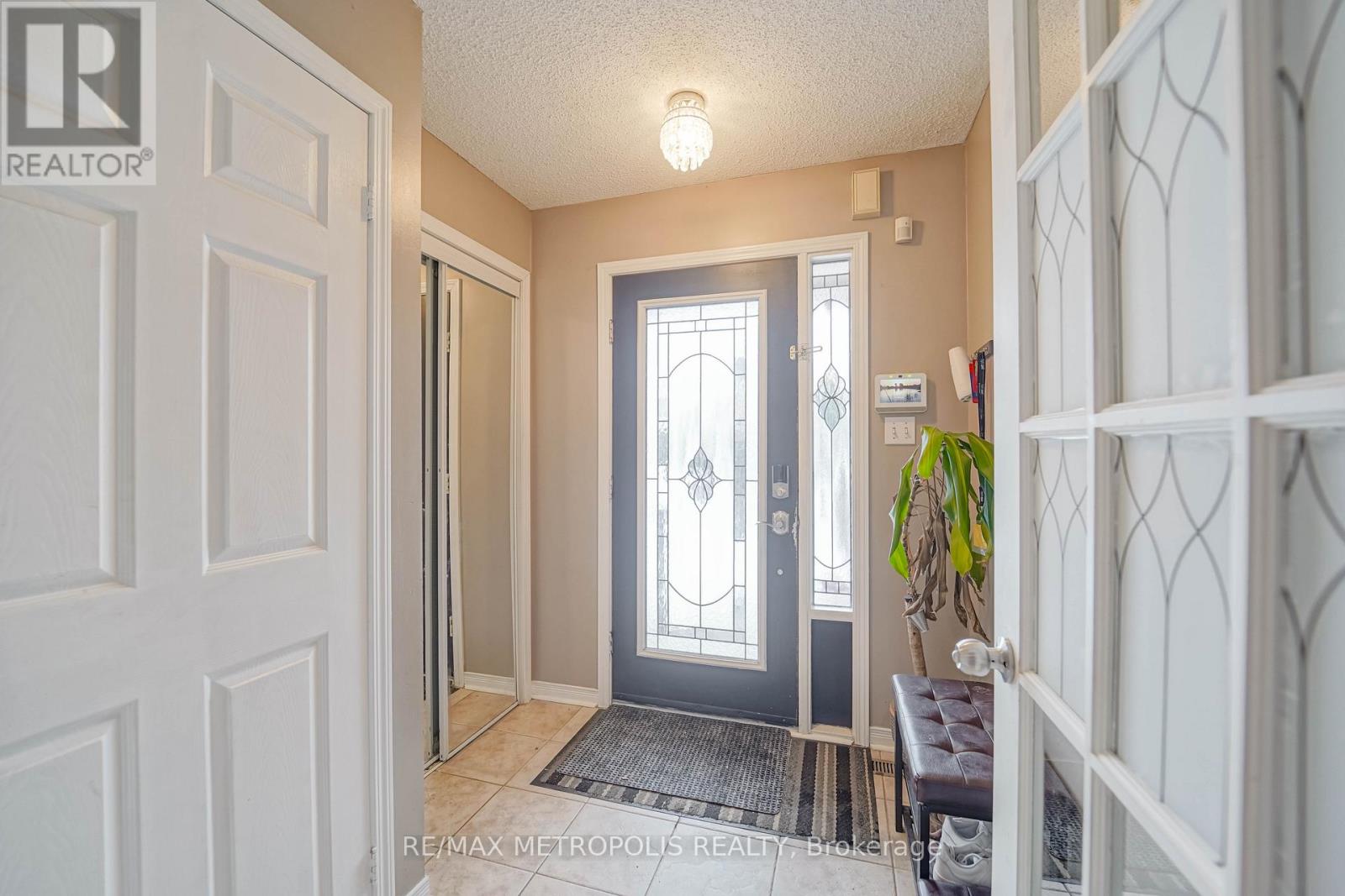30 Todmorden Drive, Brampton, Ontario  L7A 1M6 - Photo 11 - W12811538