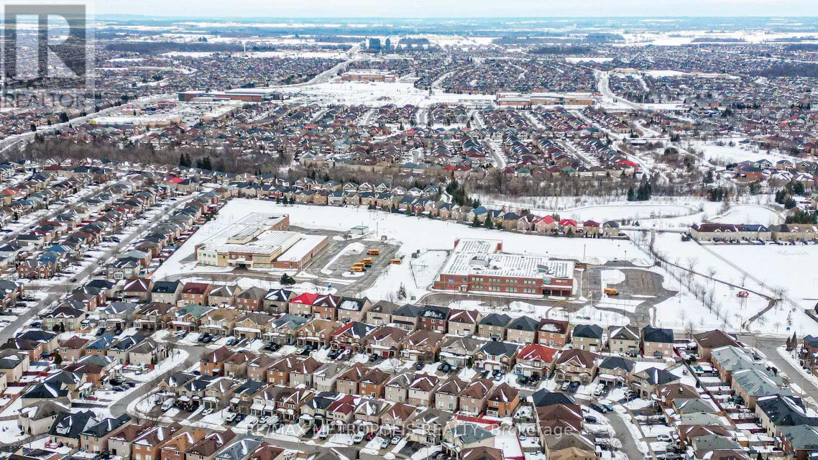 30 Todmorden Drive, Brampton, Ontario  L7A 1M6 - Photo 6 - W12811538