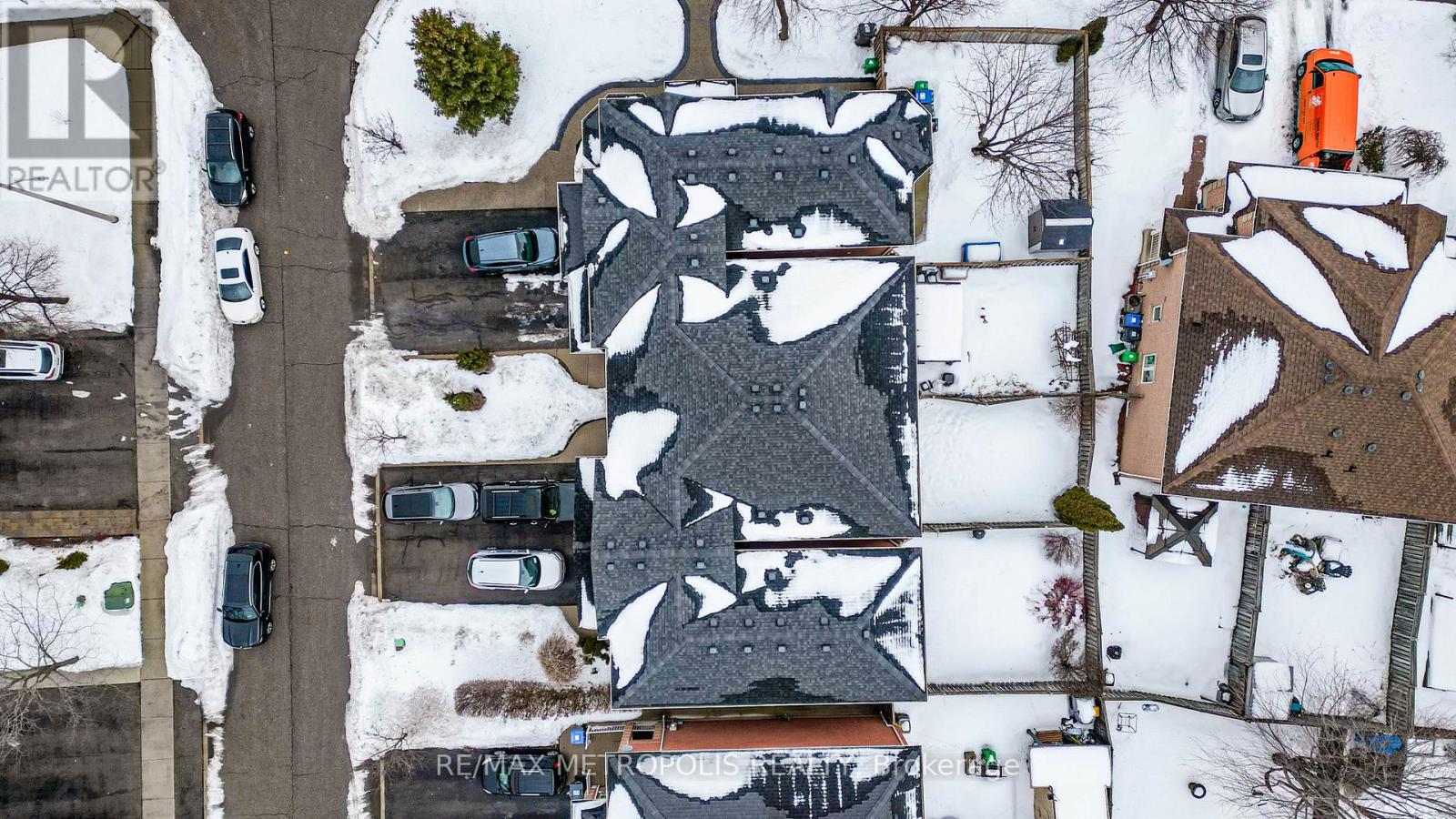 30 Todmorden Drive, Brampton, Ontario  L7A 1M6 - Photo 8 - W12811538