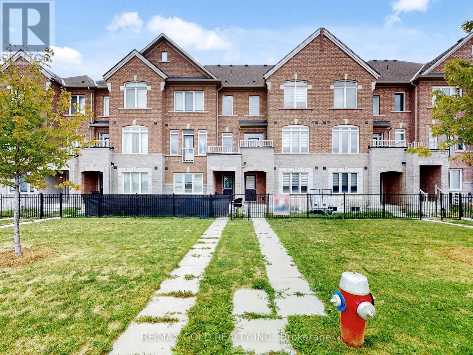 21 Gemma Place, Brampton, Ontario  L6Z 0J5 - Photo 2 - W12811546