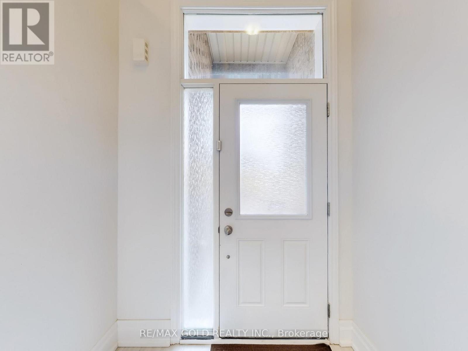 21 Gemma Place, Brampton, Ontario  L6Z 0J5 - Photo 3 - W12811546