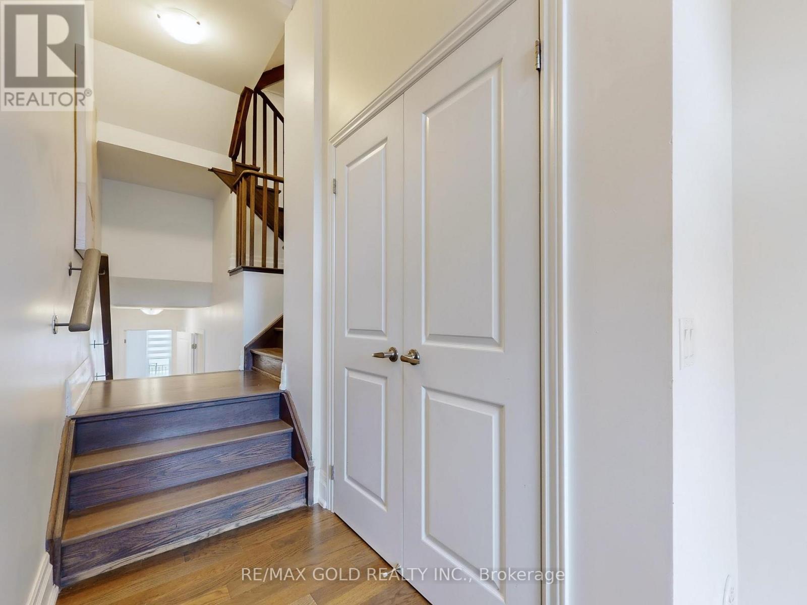 21 Gemma Place, Brampton, Ontario  L6Z 0J5 - Photo 4 - W12811546