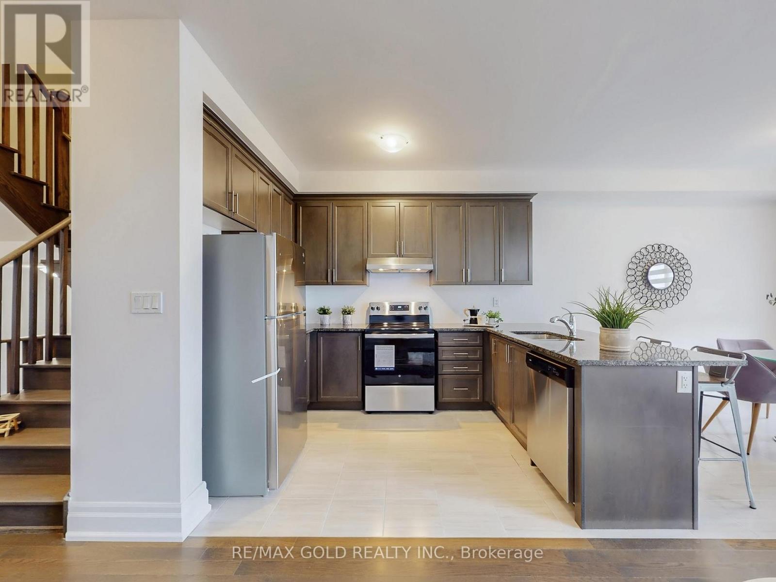 21 Gemma Place, Brampton, Ontario  L6Z 0J5 - Photo 8 - W12811546