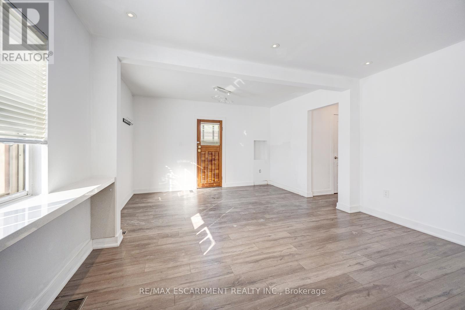 1099 Ogden Avenue, Mississauga, Ontario  L5E 2G7 - Photo 10 - W12811610