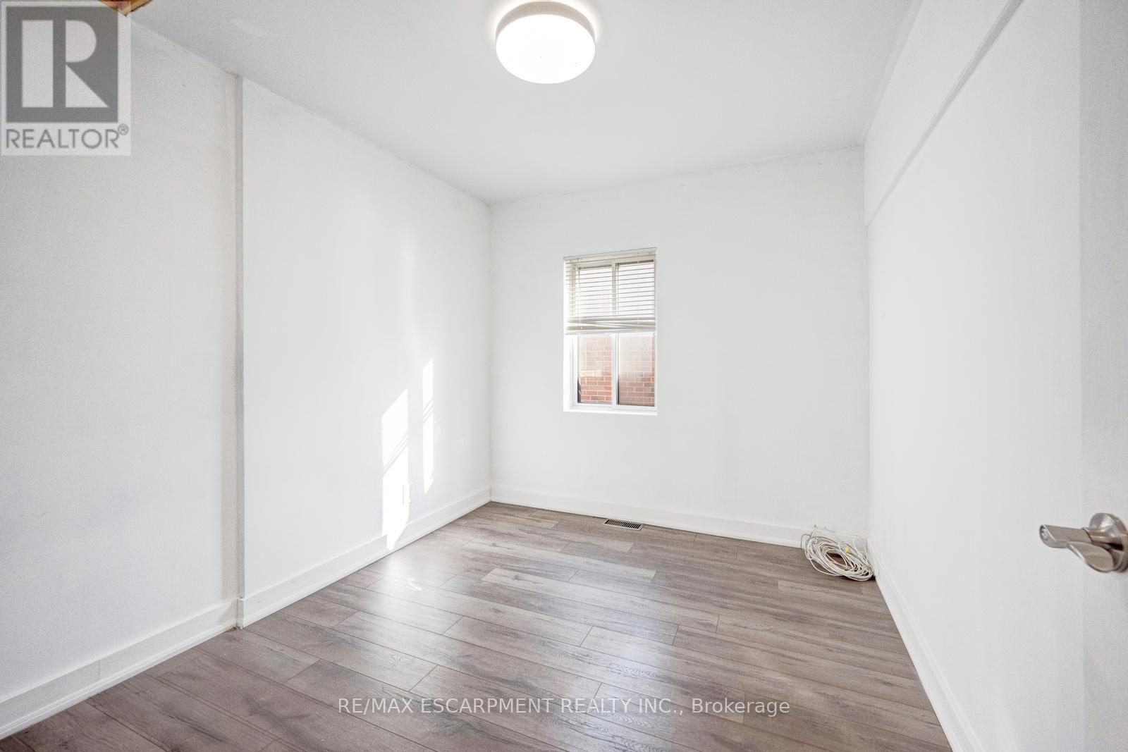 1099 Ogden Avenue, Mississauga, Ontario  L5E 2G7 - Photo 19 - W12811610