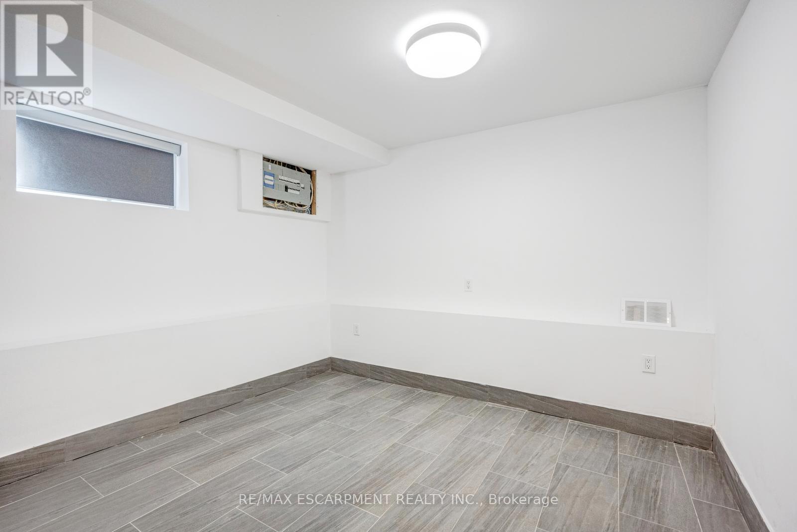 1099 Ogden Avenue, Mississauga, Ontario  L5E 2G7 - Photo 26 - W12811610