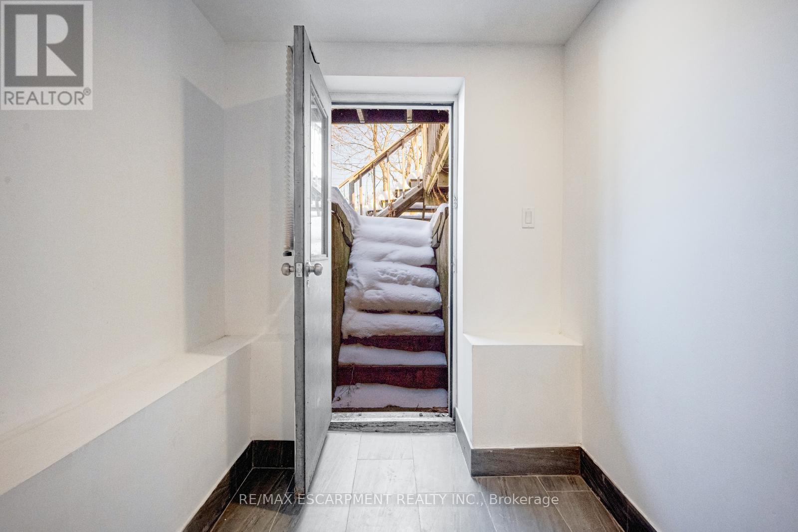 1099 Ogden Avenue, Mississauga, Ontario  L5E 2G7 - Photo 30 - W12811610