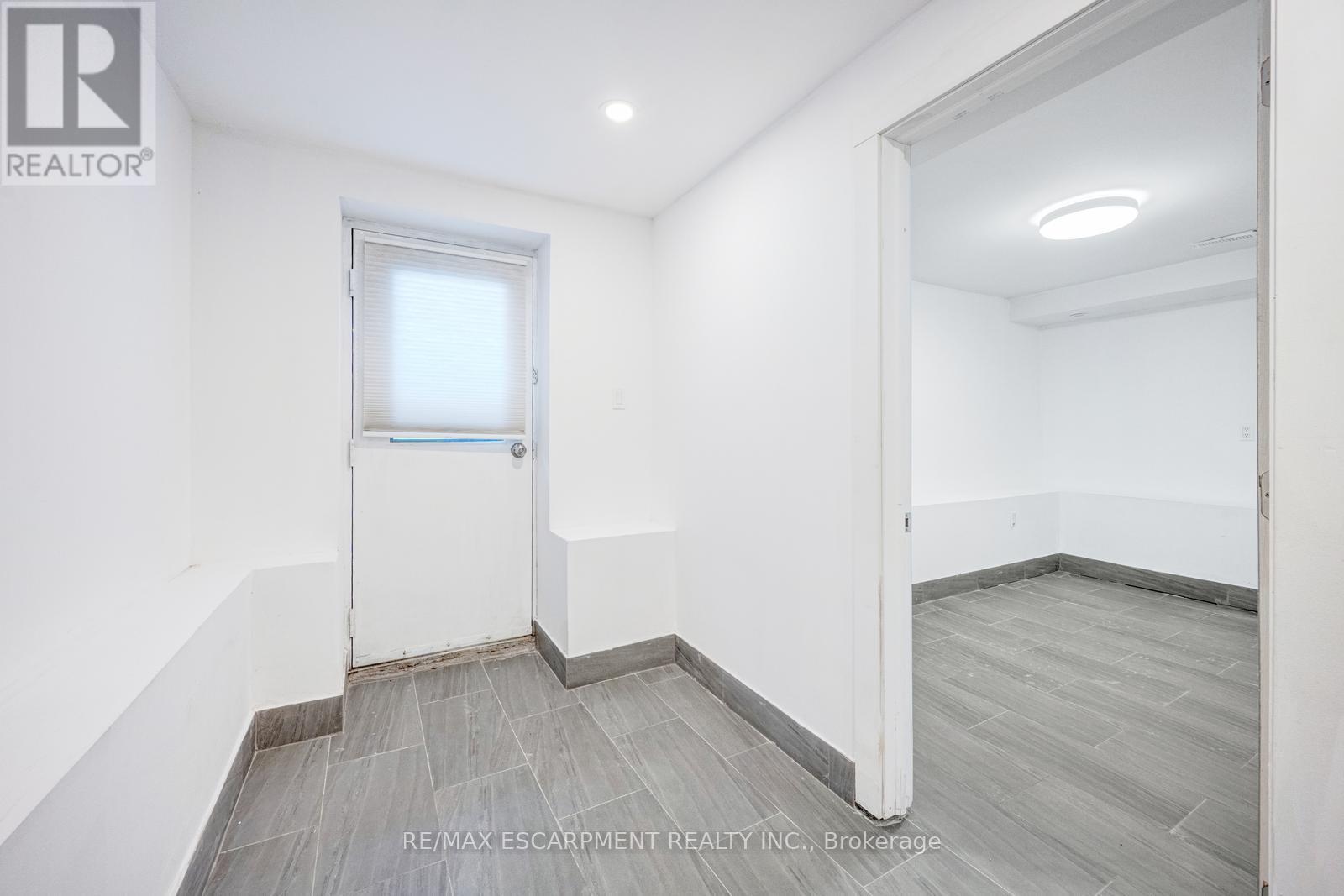 1099 Ogden Avenue, Mississauga, Ontario  L5E 2G7 - Photo 31 - W12811610