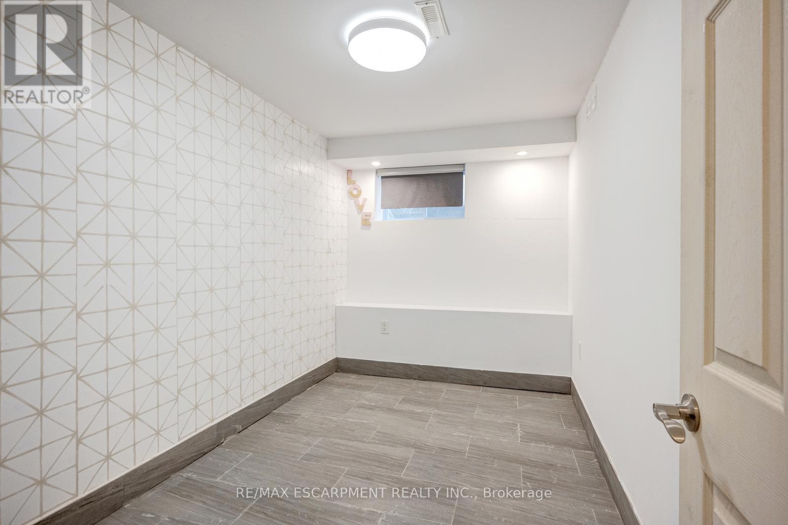 1099 Ogden Avenue, Mississauga, Ontario  L5E 2G7 - Photo 34 - W12811610