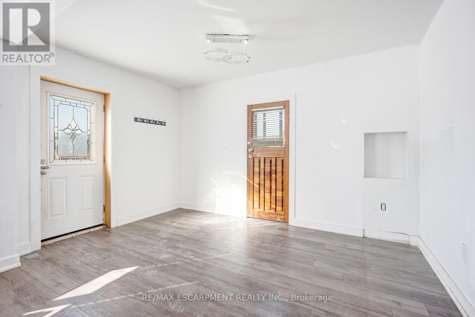 1099 Ogden Avenue, Mississauga, Ontario  L5E 2G7 - Photo 4 - W12811610