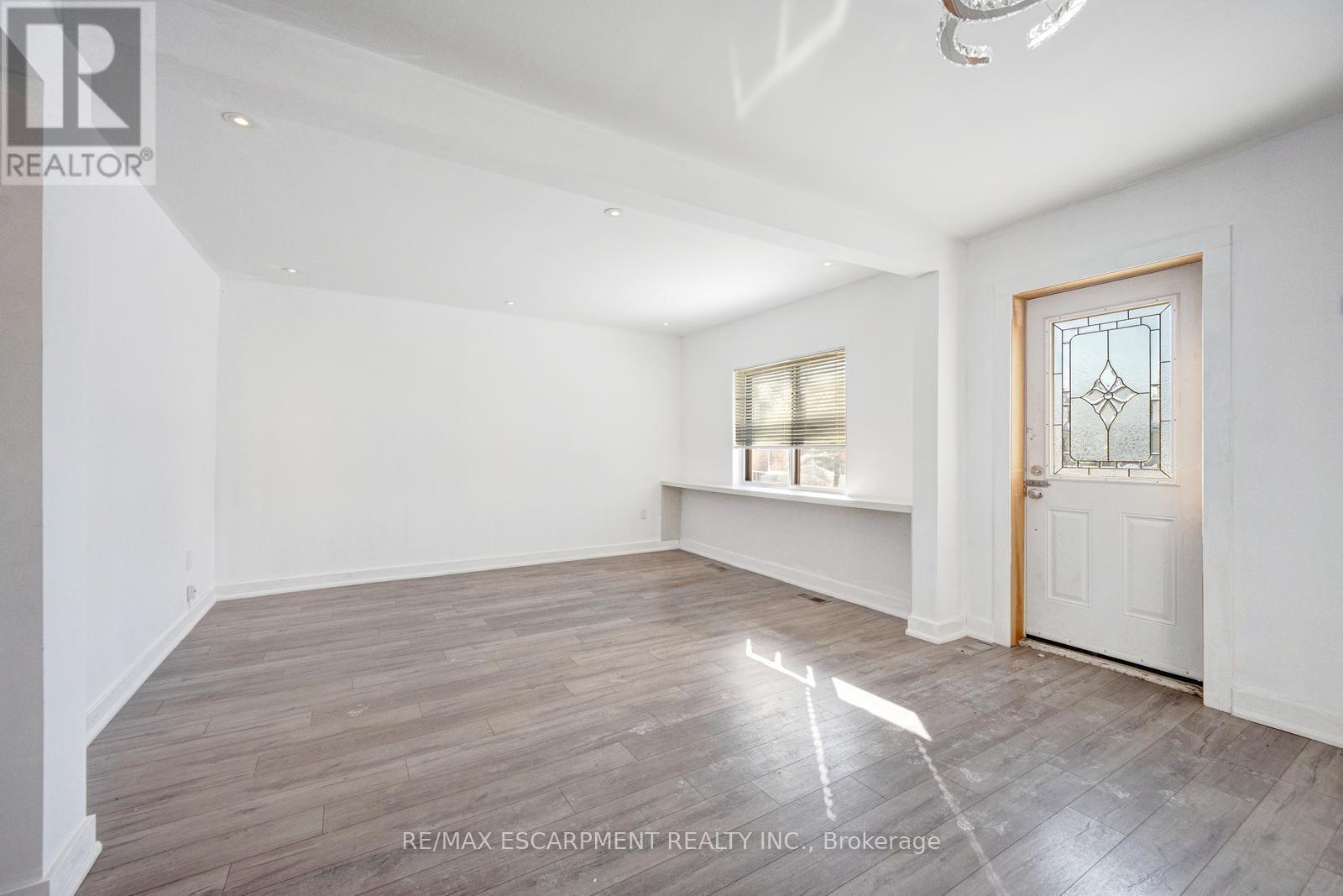 1099 Ogden Avenue, Mississauga, Ontario  L5E 2G7 - Photo 5 - W12811610