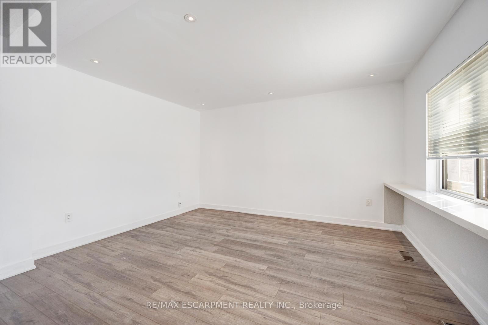 1099 Ogden Avenue, Mississauga, Ontario  L5E 2G7 - Photo 7 - W12811610