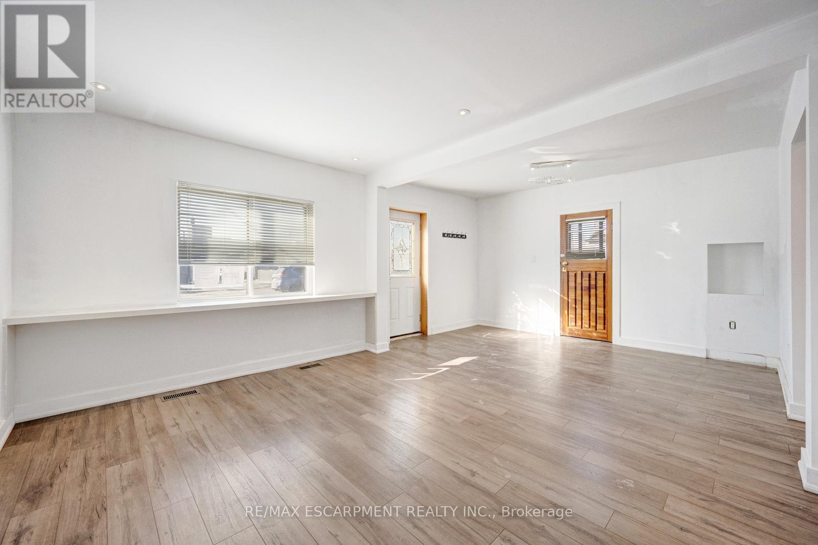 1099 Ogden Avenue, Mississauga, Ontario  L5E 2G7 - Photo 9 - W12811610