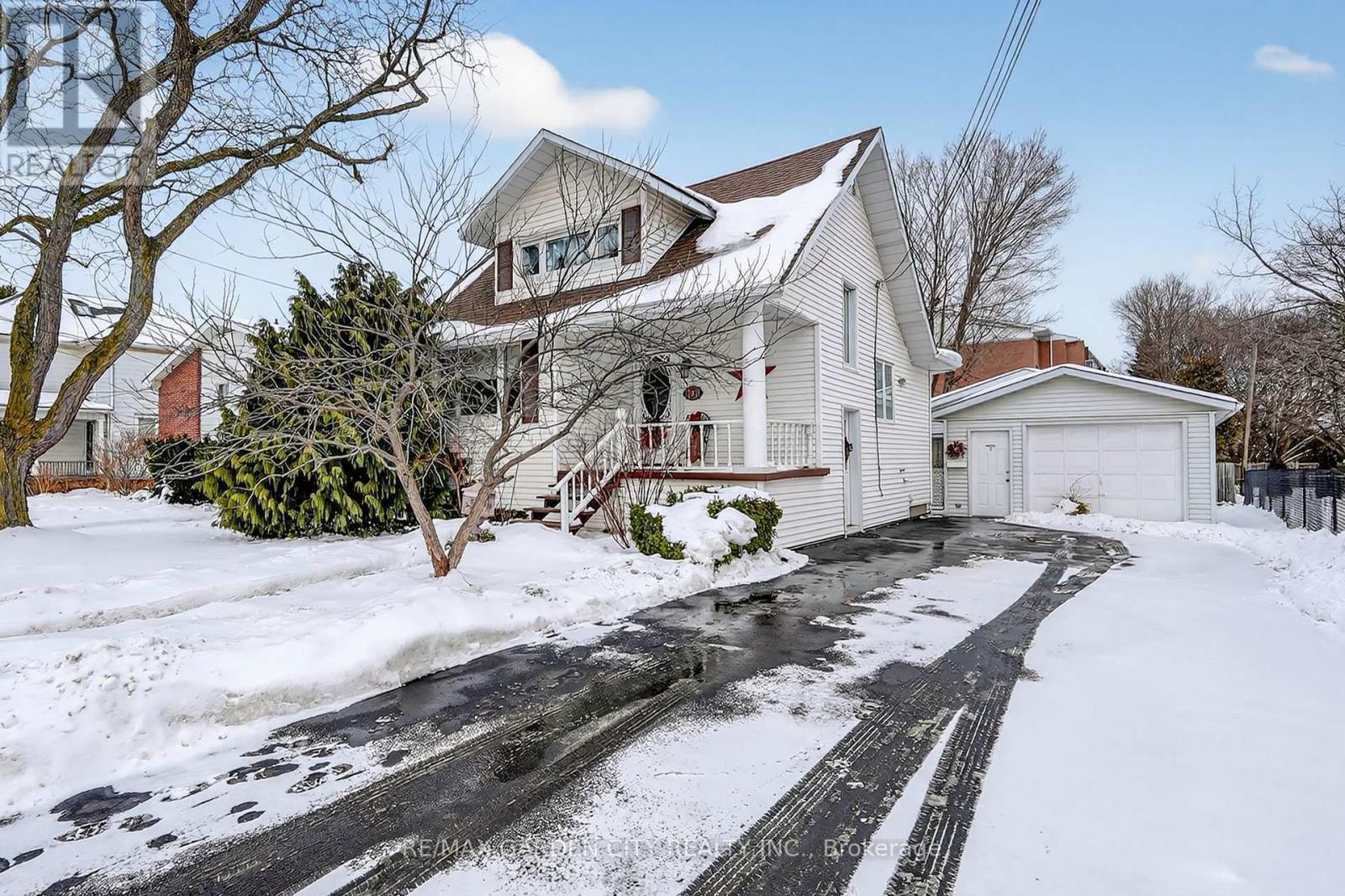 110 Livingston Avenue, Grimsby, Ontario  L3M 1L6 - Photo 1 - X12811312