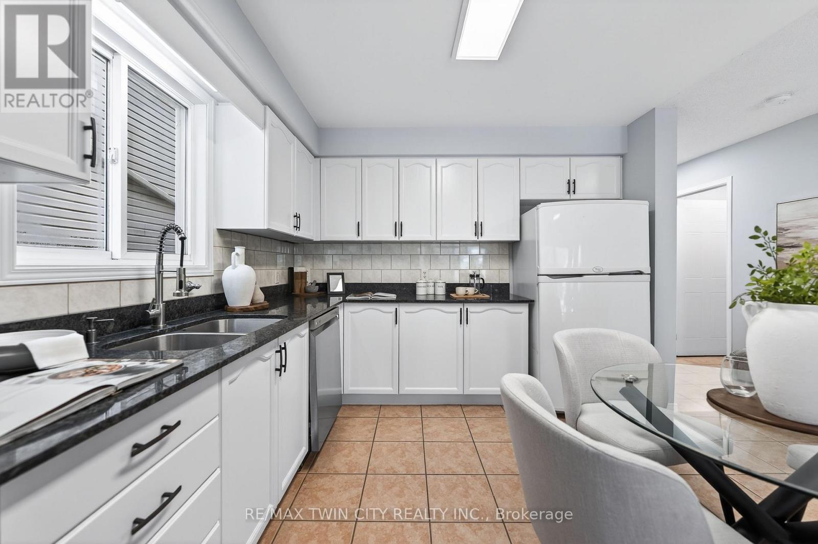 763 Angler Way, Waterloo, Ontario  N2K 4L7 - Photo 13 - X12811600