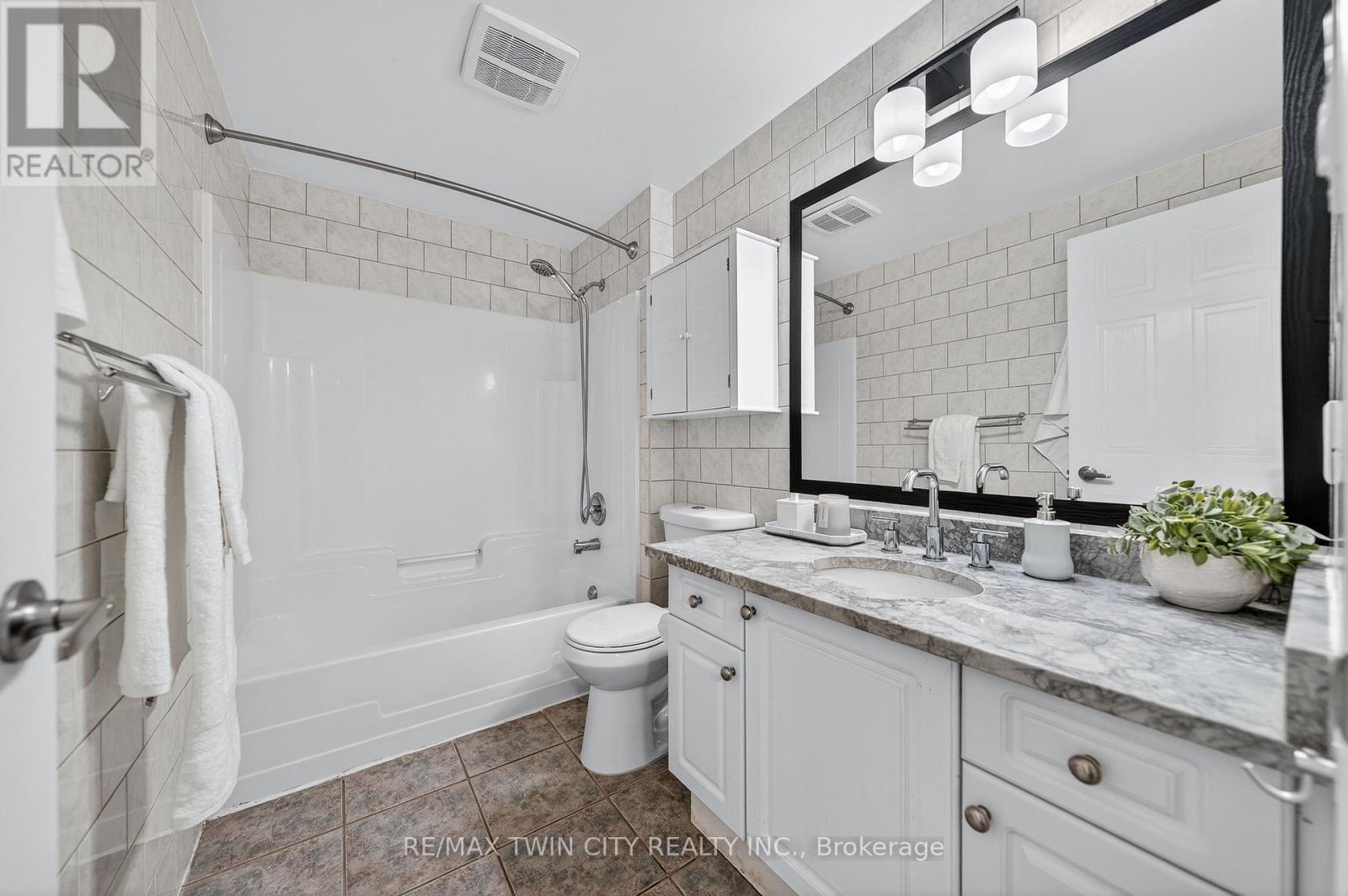 763 Angler Way, Waterloo, Ontario  N2K 4L7 - Photo 35 - X12811600