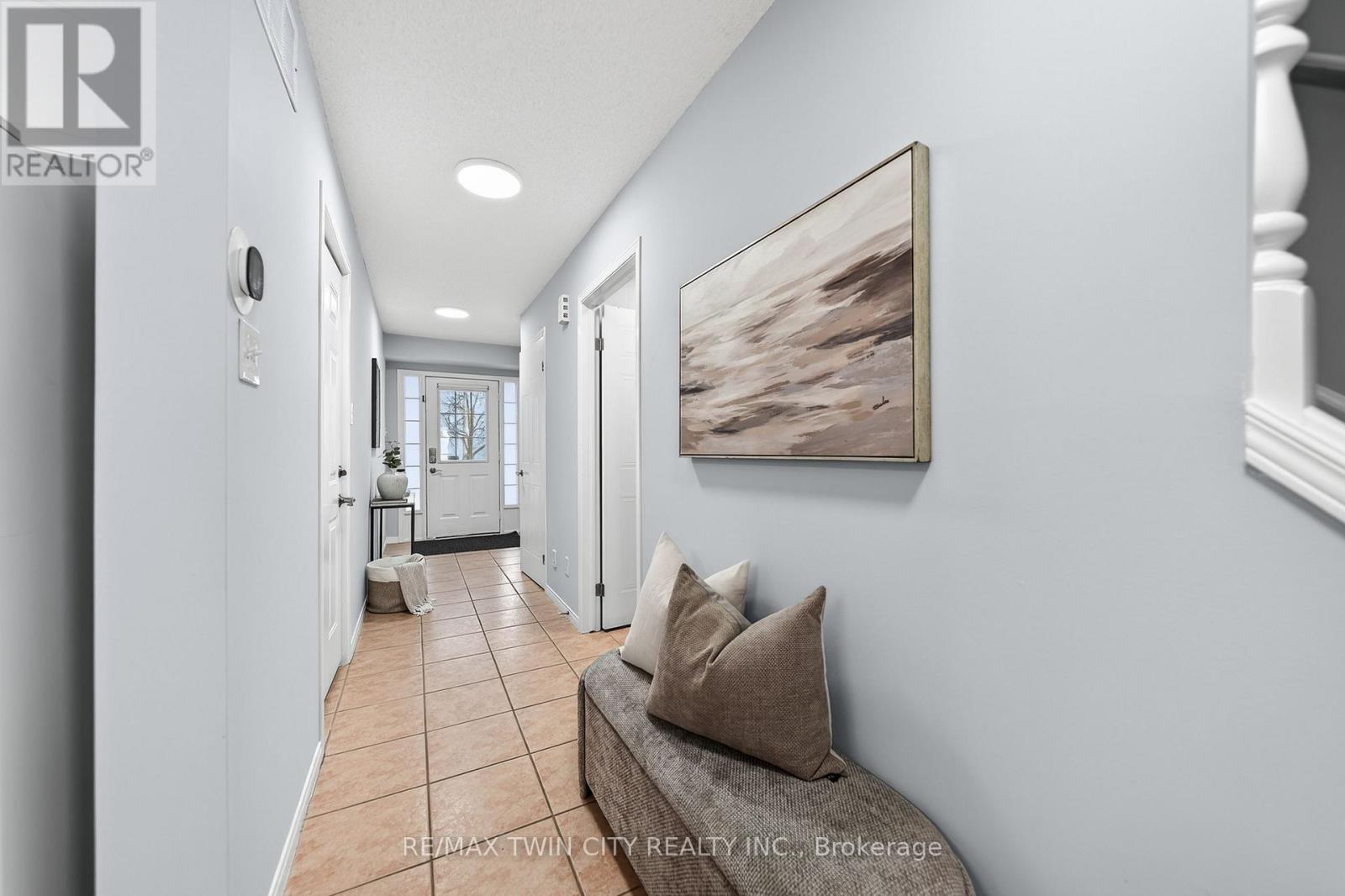 763 Angler Way, Waterloo, Ontario  N2K 4L7 - Photo 4 - X12811600