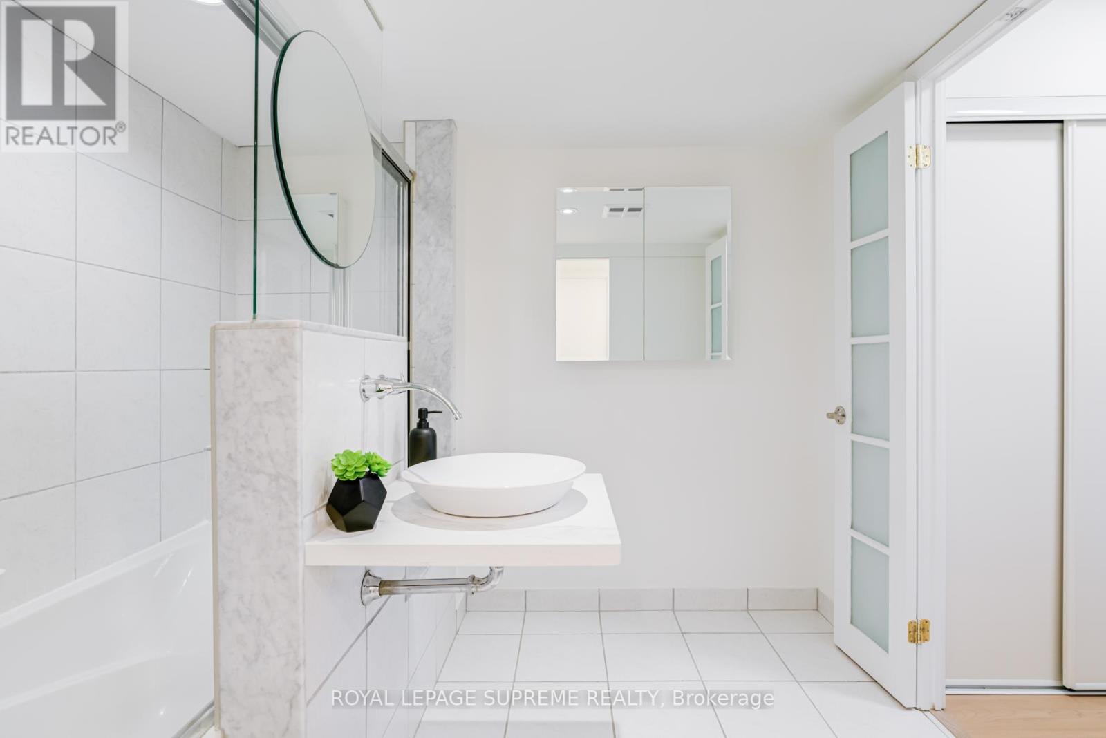 512 - 550 Queens Quay W, Toronto, Ontario  M5V 3M8 - Photo 28 - C12800370