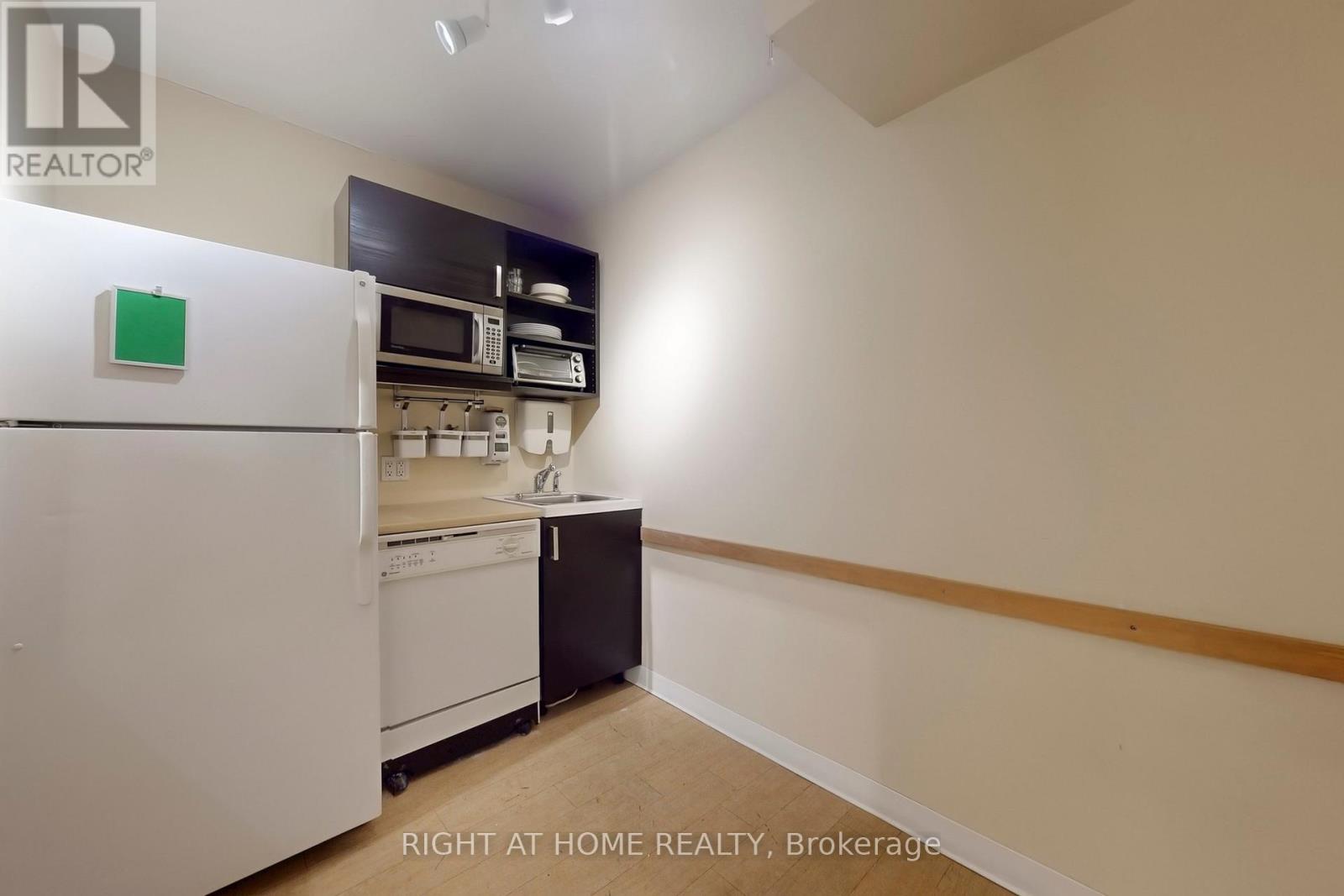 2390a Bloor Street W, Toronto, Ontario  M6S 1P5 - Photo 11 - W12803994