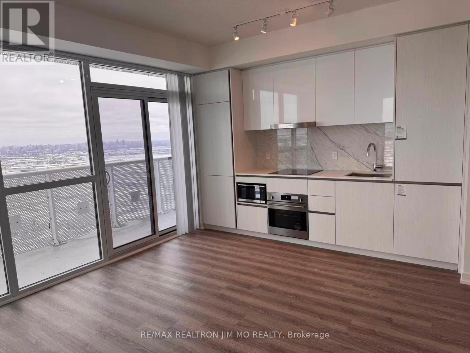 5806 - 8 Interchange Way, Vaughan, Ontario  L4K 5Z7 - Photo 7 - N12810352