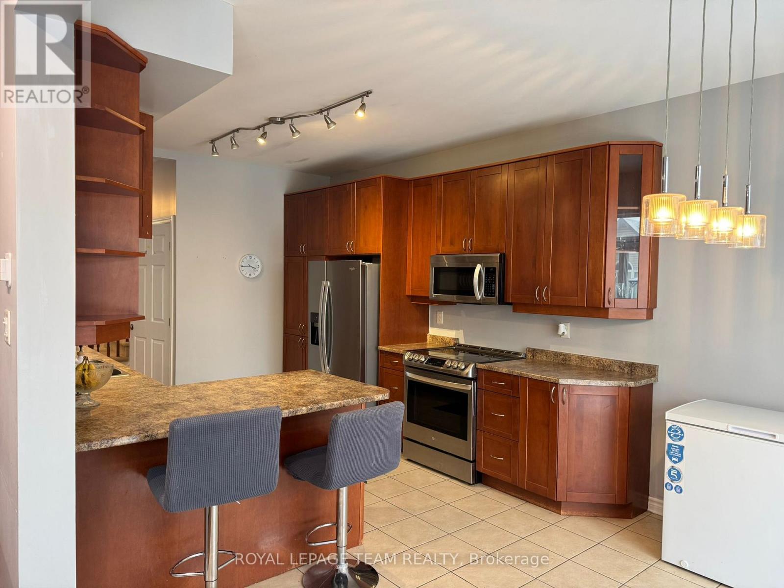 62 Black Bear Way, Ottawa, Ontario  K2S 2G7 - Photo 4 - X12811694